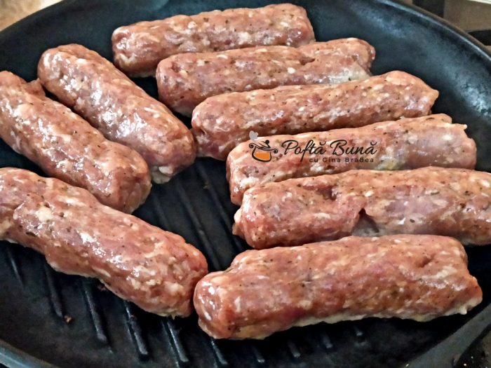 Mici de casa, reteta traditionala de mititei pufosi, pasta de mici