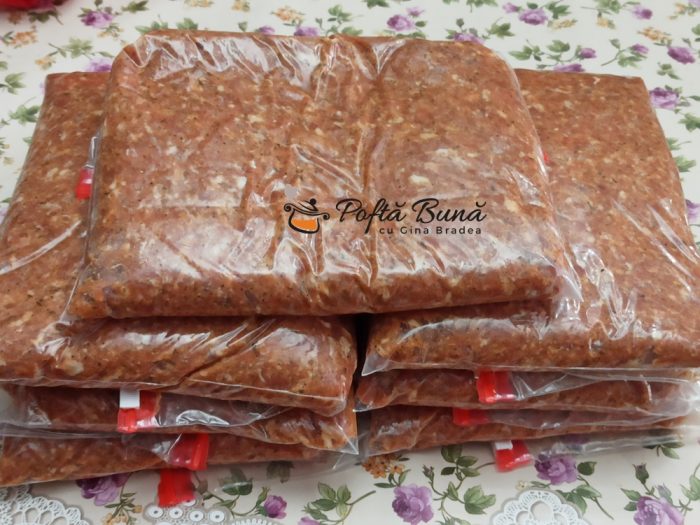 Mici de casa, reteta traditionala de mititei pufosi, pasta de mici