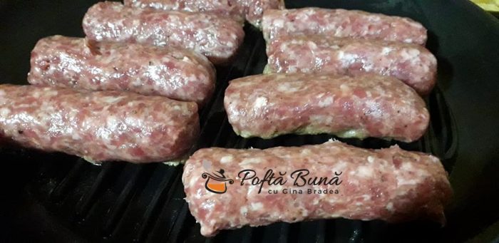 Mici de casa, reteta traditionala de mititei pufosi, pasta de mici - Gina Bradea