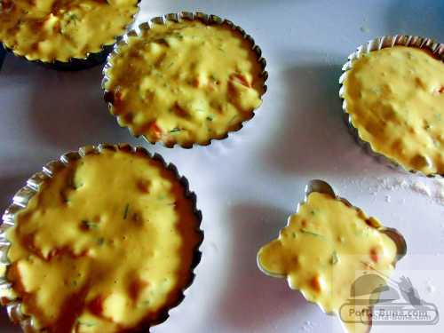 Mini-tarte cu somon si capere