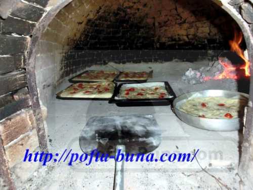 Reteta de aluat de pizza pufos si crocant