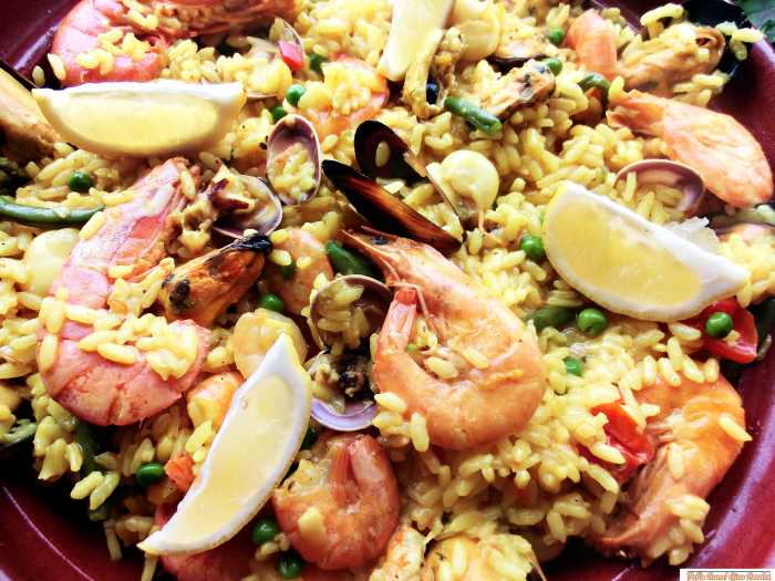 Paella cu fructe de mare