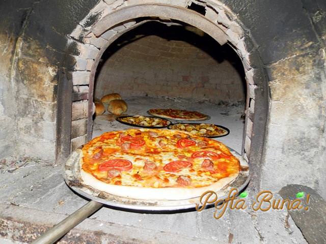 Pizza de casa italiana pofta buna gina bradea 1 - Pizza de casa