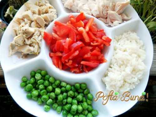 Salata de orez cu pui si legume