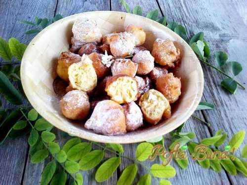 Gogosi rapide cu flori de salcam