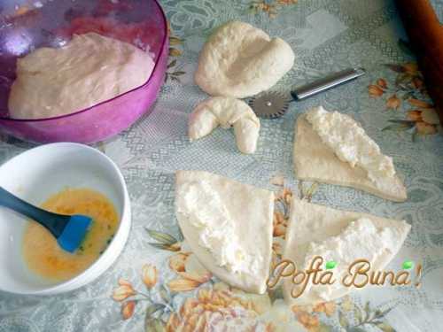 cornuri-pufoase-cu-aluat-dospit-pofta-buna-gina-bradea.