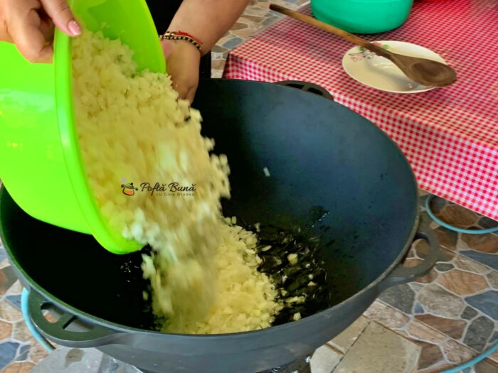 Zacusca de fasole verde pentru iarna zacusca de fasole verde pastai reteta gina bradea 1 700x525 - Zacusca de fasole verde pentru iarna