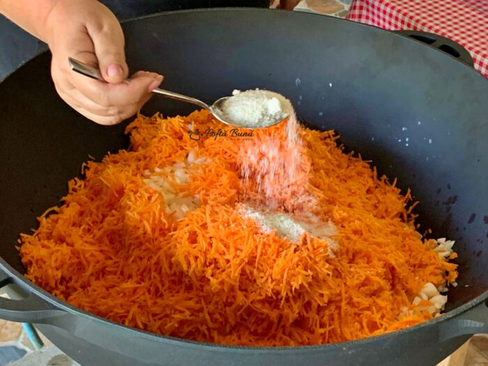 Zacusca de fasole verde pentru iarna zacusca de fasole verde pastai reteta gina bradea 3 700x525 - Zacusca de fasole verde pentru iarna