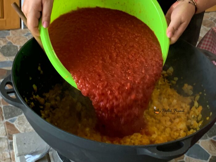 Zacusca de fasole verde pentru iarna zacusca de fasole verde pastai reteta gina bradea 7 700x525 - Zacusca de fasole verde pentru iarna