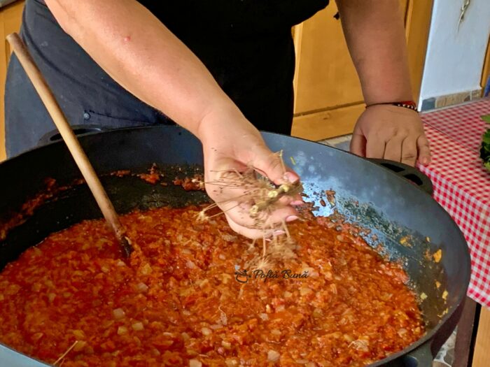 Zacusca de fasole verde pentru iarna zacusca de fasole verde pastai reteta gina bradea 9 700x525 - Zacusca de fasole verde pentru iarna