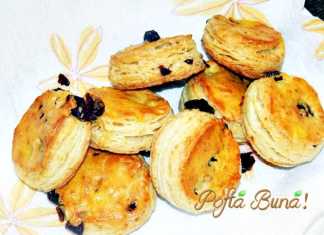 Scones dulci, cu stafide si merisoare Scones dulci, cu stafide si merisoare