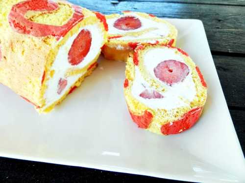 Rulada cu mascarpone, frisca si capsune Rulada cu mascarpone, frisca si capsune