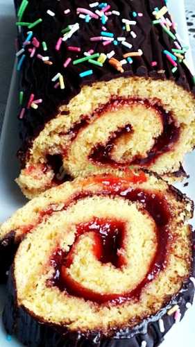 Rulada cu dulceata de capsuni! -Camelia Fechete