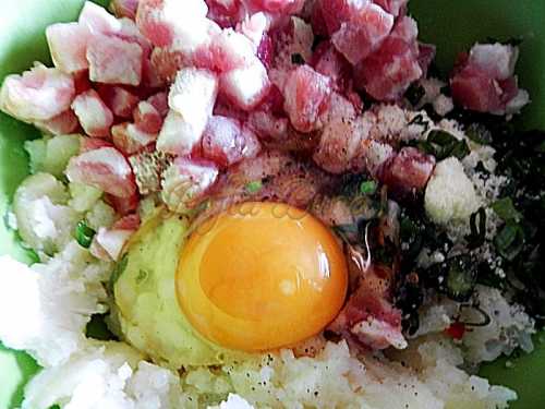 Cartofi umpluti cu bacon si parmezan, la cuptor Cartofi umpluti cu bacon si parmezan, la cuptor