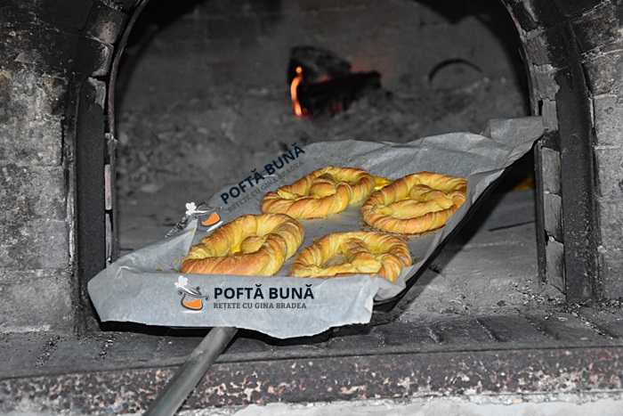 Covrigi polonezi insiropati Covrigi polonezi insiropati