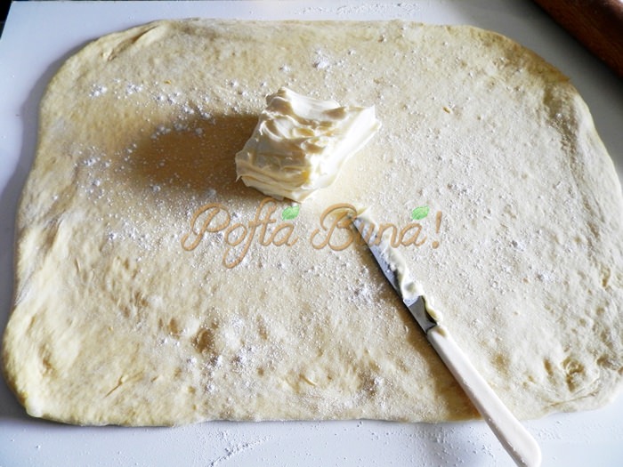Covrigi polonezi insiropati pofta buna cu gina bradea 19 - Covrigi polonezi insiropati reteta de simigerie cu aluat dospit si unt