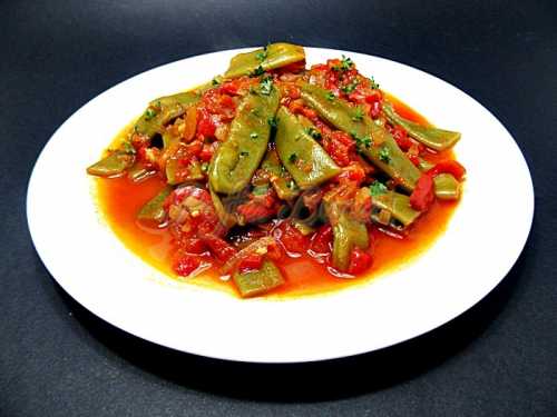 Mancare de fasole verde cu rosii Mancare de fasole verde cu rosii