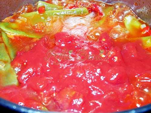 Mancare de fasole verde cu rosii Mancare de fasole verde cu rosii