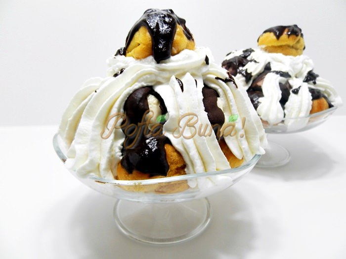 Profiterol cu inghetata, ciocolata si frisca Profiterol cu inghetata, ciocolata si frisca