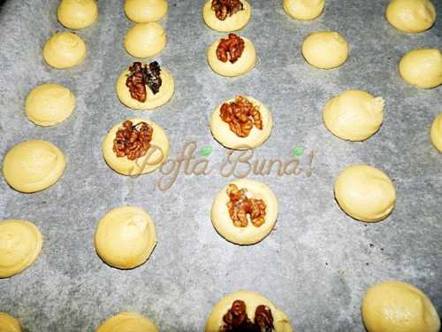 Paleuri cu nuca, fondant sau ciocolata Paleuri cu nuca, fondant sau ciocolata