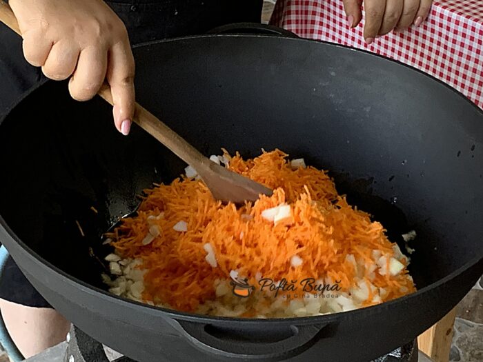 Zacusca de ciuperci champignons galbiori gribi leurotus reteta gina bradea 14 700x525 - Zacusca de ciuperci reteta pentru iarna cu ardei copti