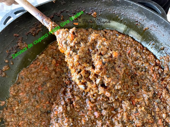 Zacusca de ciuperci champignons galbiori hribi pleurotus reteta gina bradea 18 700x525 - Zacusca de ciuperci reteta pentru iarna cu ardei copti