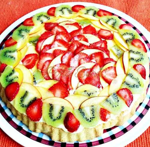 Tarta ( pandispan ) cu crema de vanilie și fructe-Camelia Fechete