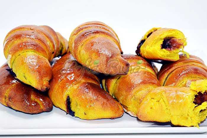 Cornuri pufoase, dospite, cu gem