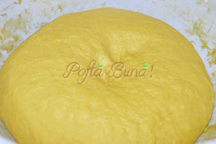 Cornuri pufoase, dospite, cu gem