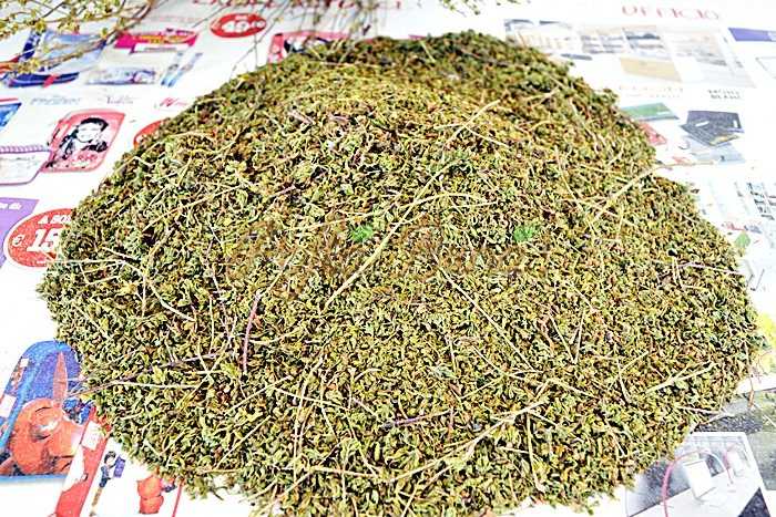 Cum-se-ususca-cimbrul-pentru-iarna-pofta-buna-cu-gina-bradea (3) Cum-se-ususca-cimbrul-pentru-iarna-pofta-buna-cu-gina-bradea (3)