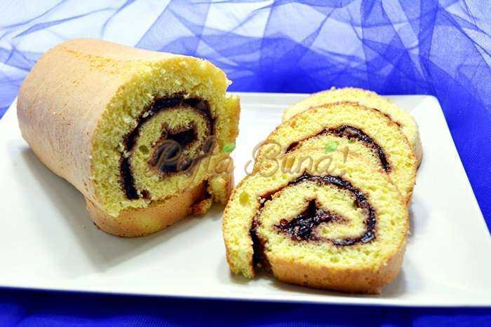 Rulada cu mere caramelizate Rulada simpla cu gem pofta buna cu gina bradea 4 700x467 - Rulada cu mere caramelizate