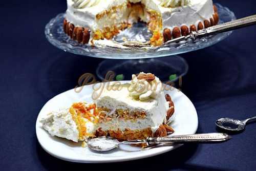Tort fin cu morcov, migdale si crema de branza Tort fin cu morcov, migdale si crema de branza