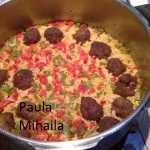 Pilaf bulgaresc cu chiftelute pufoase (de Paula Mihaila)