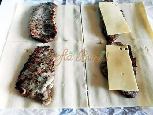 Pachetele din foietaj cu friptura Pachetele din foietaj cu friptura