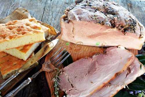 Sunca presata, prosciutto cotto de casa Sunca presata, prosciutto cotto de casa