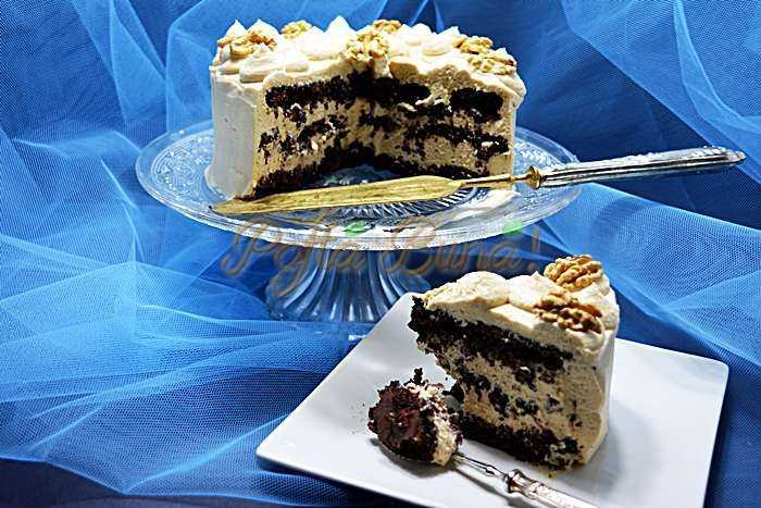Tort cu blat de nuca si crema caramel Tort cu blat de nuca si crema caramel
