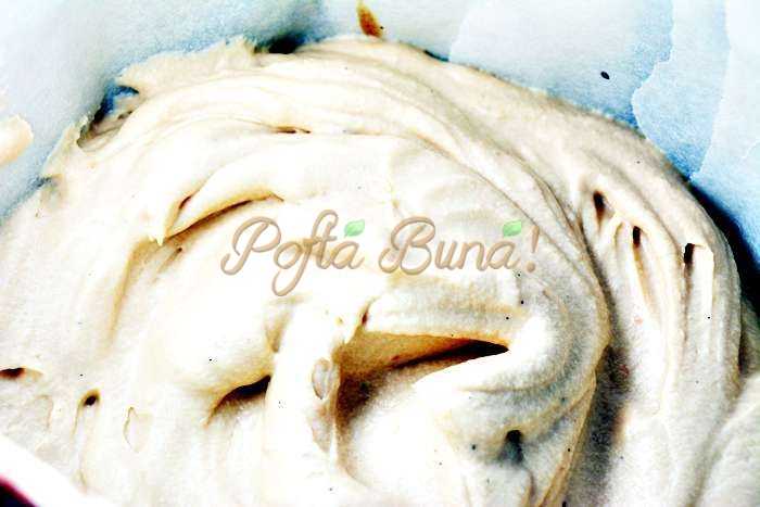 Tort cu blat de nuca si crema caramel Tort cu blat de nuca si crema caramel