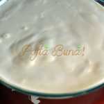 Tort cu blat de nuca si crema caramel