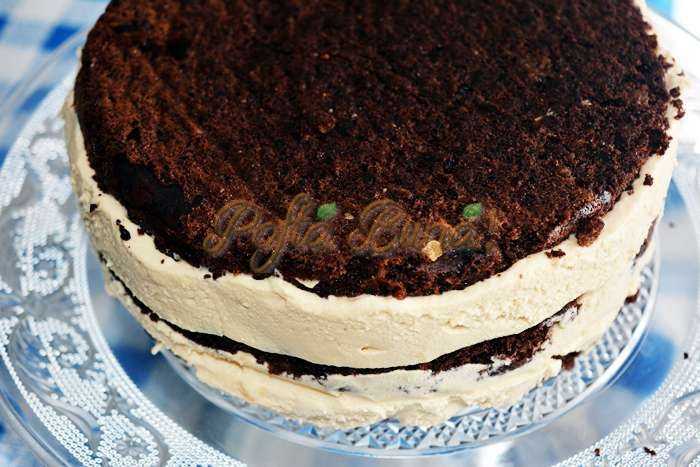 Tort cu blat de nuca si crema caramel Tort cu blat de nuca si crema caramel