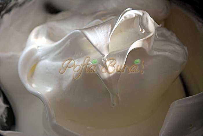 Prajitura pufoasa cu branza, reteta veche Prajitura pufoasa cu branza, reteta veche