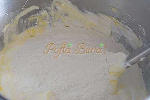 Prajitura pufoasa cu branza, reteta veche