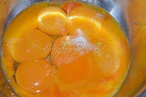 Prajitura pufoasa cu branza, reteta veche