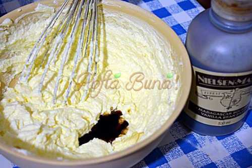 Prajitura pufoasa cu branza reteta veche pofta buna cu gina bradea 6 500x334 - Prajitura cu branza