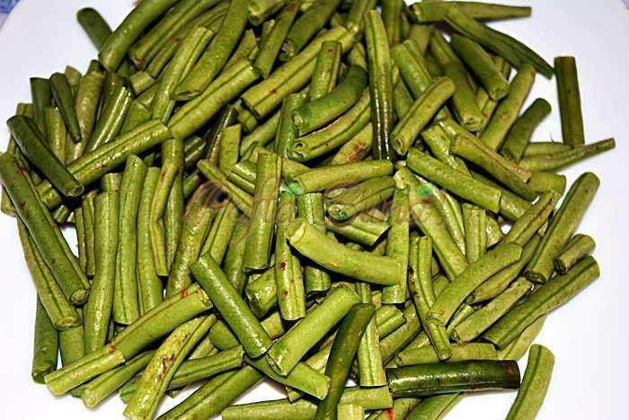 Salata-calda-de-pui-cu-fasole-verde-pofta-buna-cu-gina-bradea(2)