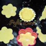 Minitarte curcubeu in forma de floare