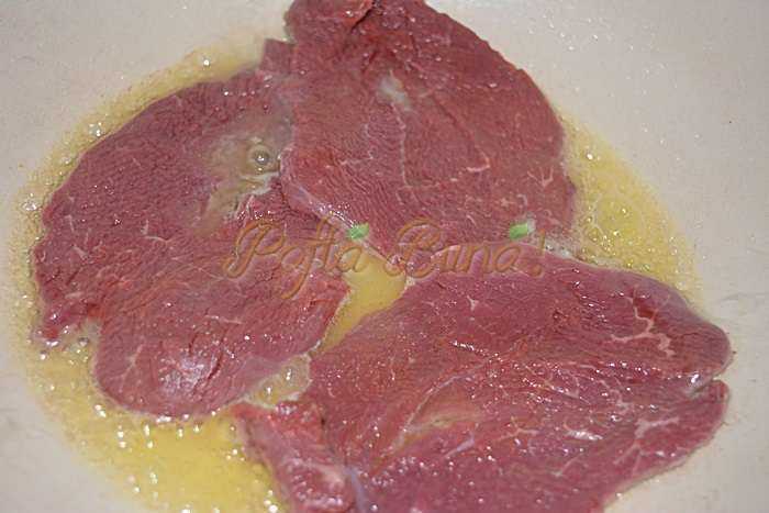 Vitel la tigaie cu Gorgonzola si nuci Vitel la tigaie cu Gorgonzola si nuci