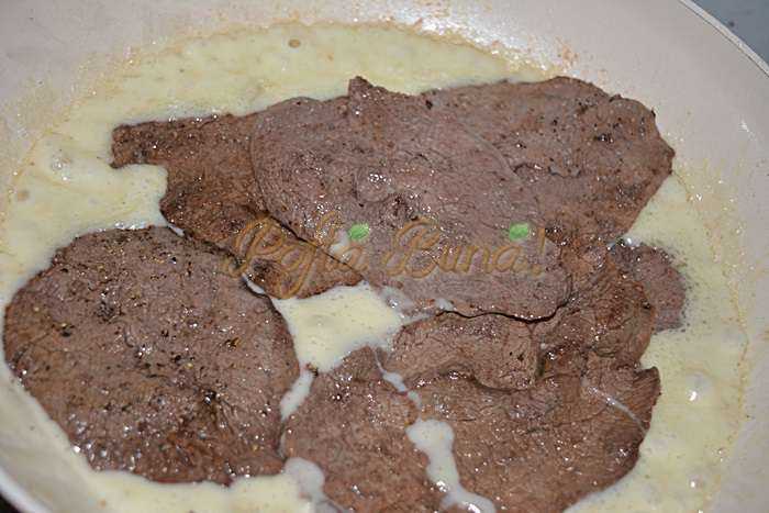 Vitel la tigaie cu Gorgonzola si nuci Vitel la tigaie cu Gorgonzola si nuci