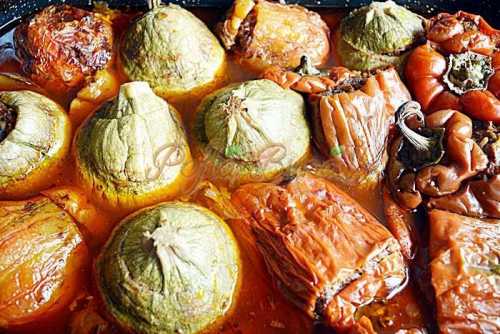 Ardei, rosii si dovlecei umpluti cu orez si carne