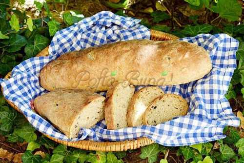 Paine cu faina integrala Paine cu faina integrala, seminte si masline