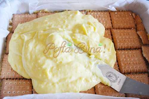 Prajitura fara coacere cu mere, biscuiti si budinca Prajitura fara coacere cu mere, biscuiti si budinca